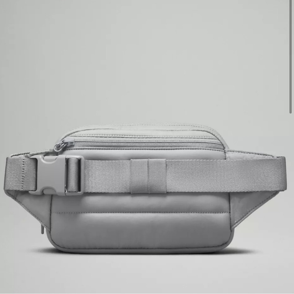 Lululemon Everywhere Belt Bag Large 2L Wunder Puff in Rhino Grey - Picture 4 of 7